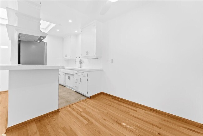 Foto del edificio - 1739 Washington Way