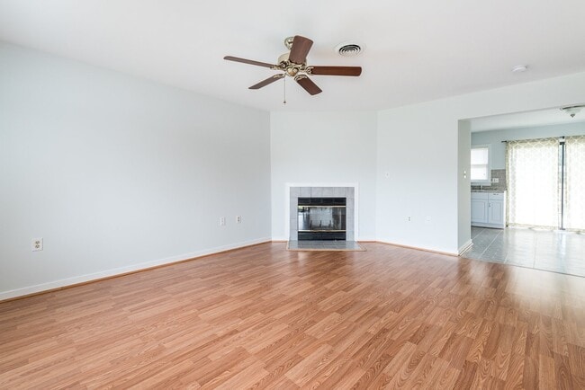 Foto del edificio - 2209 High Bush Cir