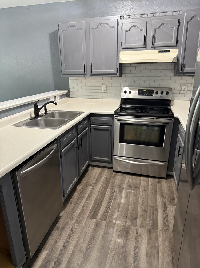 Building Photo - W6527 Woodhaven Cir
