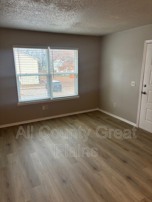 Building Photo - 609 S Lakehurst Dr