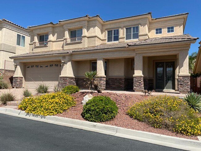 Building Photo - Gorgeous 5 bedroom plus den, 3.5 bath 2 st...
