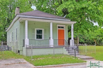 Building Photo - 917 Elliott Ave