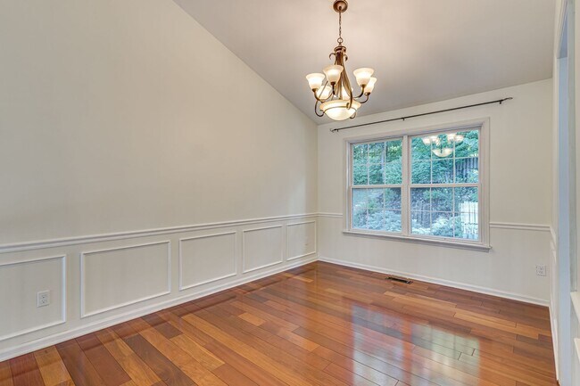 Building Photo - Gorgeous Single Family Home on a Cul-de-Sac!