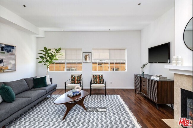 Foto del edificio - 850 N Poinsettia Pl