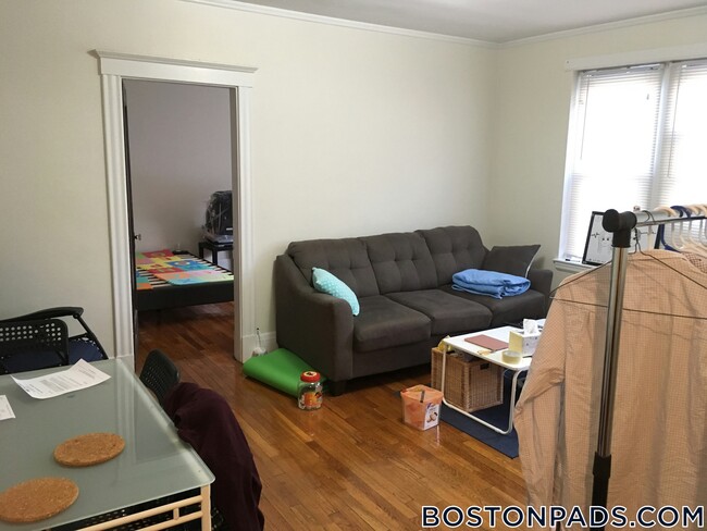 Building Photo - 349 Pleasant St