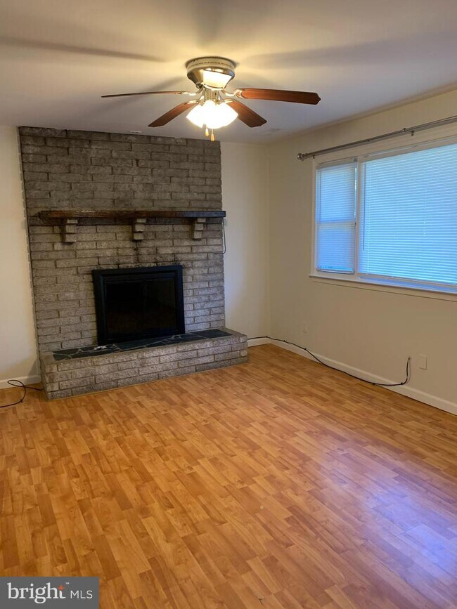 Building Photo - 252 Forest Grove Rd