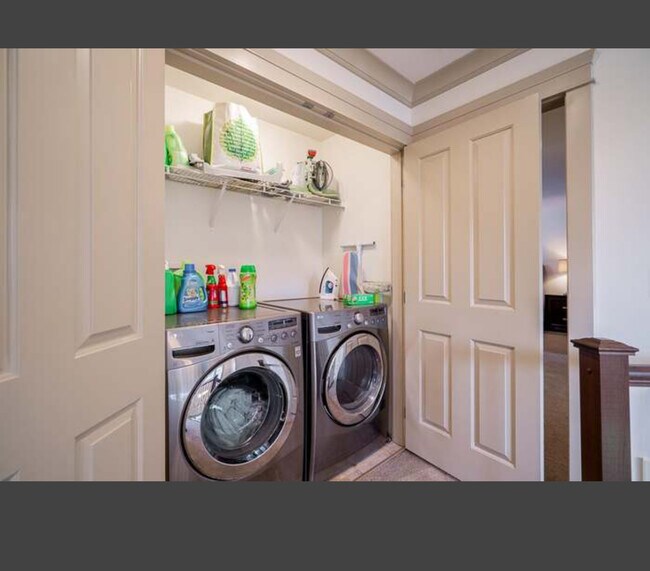 Photo du bâtiment - Beautiful home for Rent in Langley
