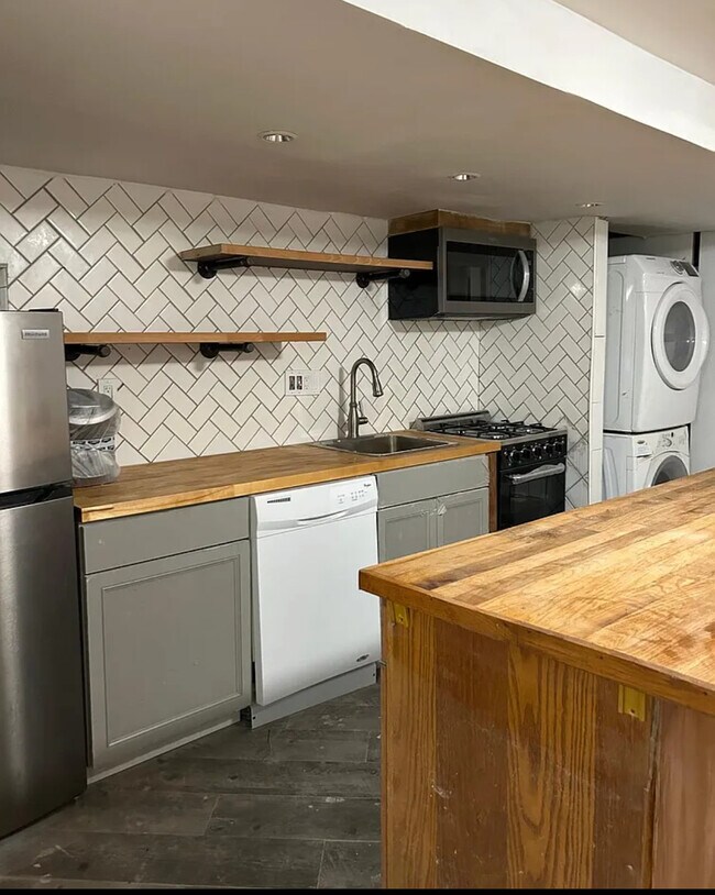 Foto del edificio - 336 F St NE