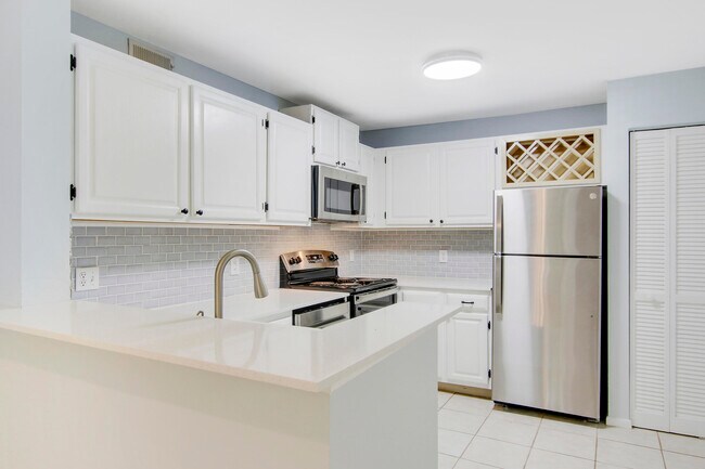 Foto del edificio - 1780 Palm Cove Blvd