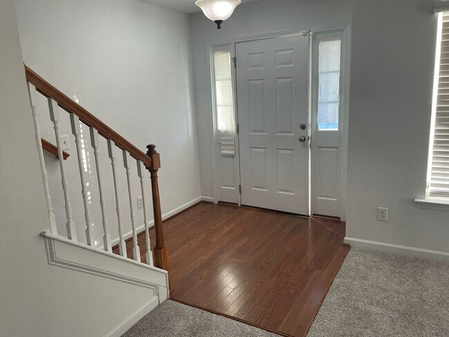 Building Photo - 3215 Lauderdale Ln