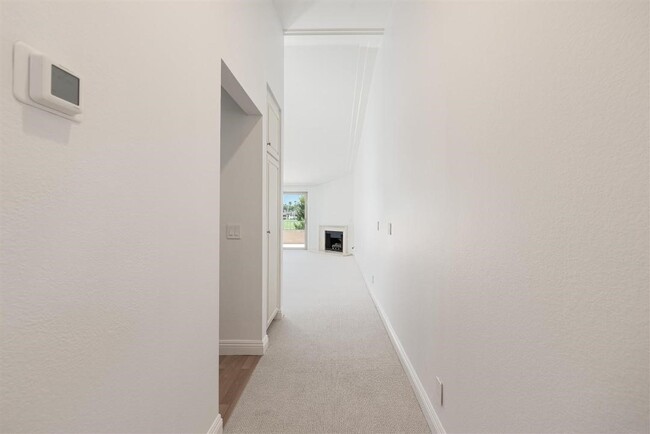 Building Photo - 260 Villa Point Dr