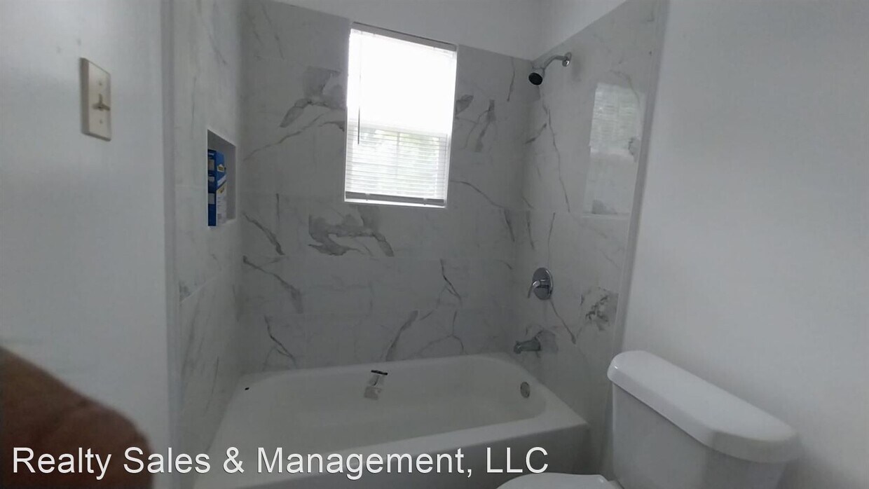 Primary Photo - 1 br, 1 bath House - 230 E. Ash Avenue
