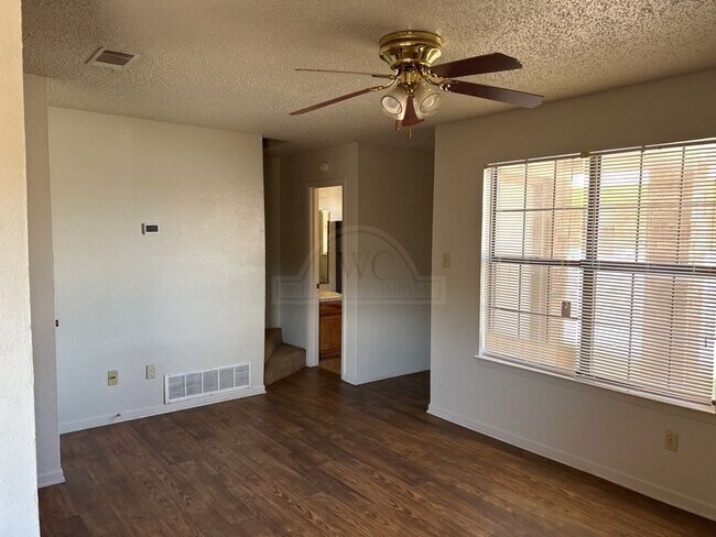 Foto del edificio - 3707 Hereford Ln