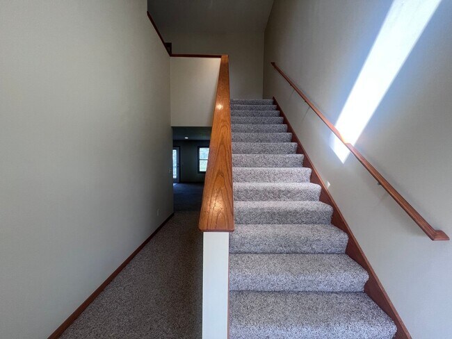 Building Photo - 6769 Bent Grass Dr SE