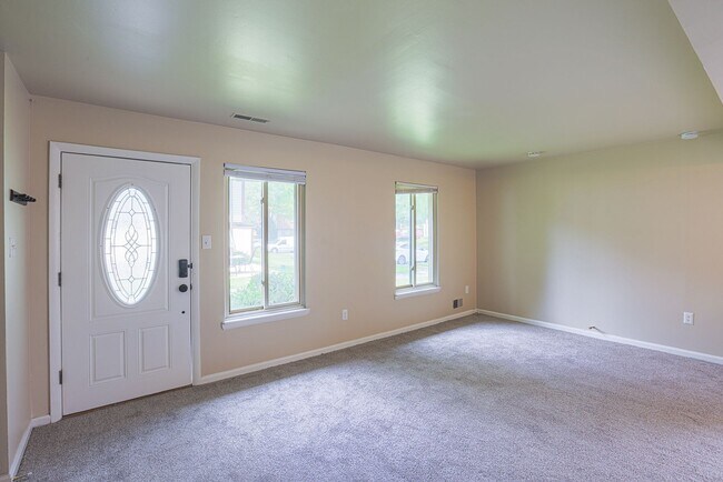 Foto del edificio - 14 King Henry Cir