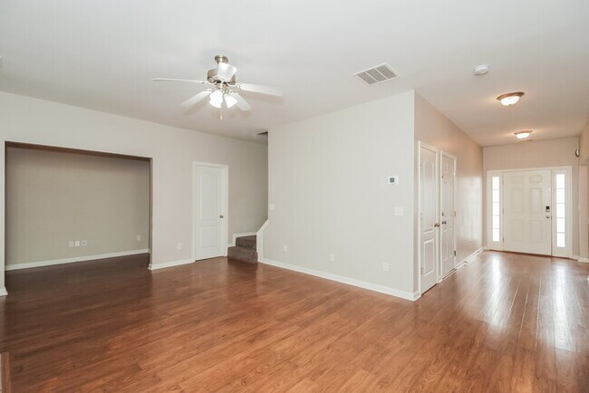Building Photo - 130 Brookvalley Crossing