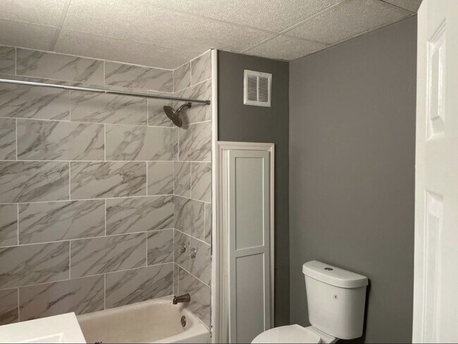 Building Photo - 603 E Main