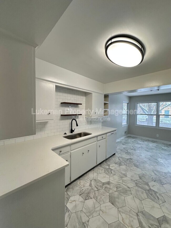 Foto del edificio - 3009 W Michigan Ave