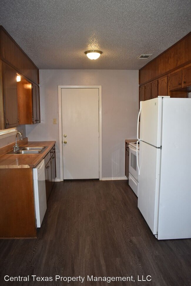 Building Photo - 3 br, 1.5 bath House - 2209 Lago Trail