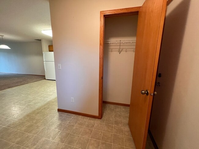Building Photo - Great Single Level 2 Bedroom Townhome