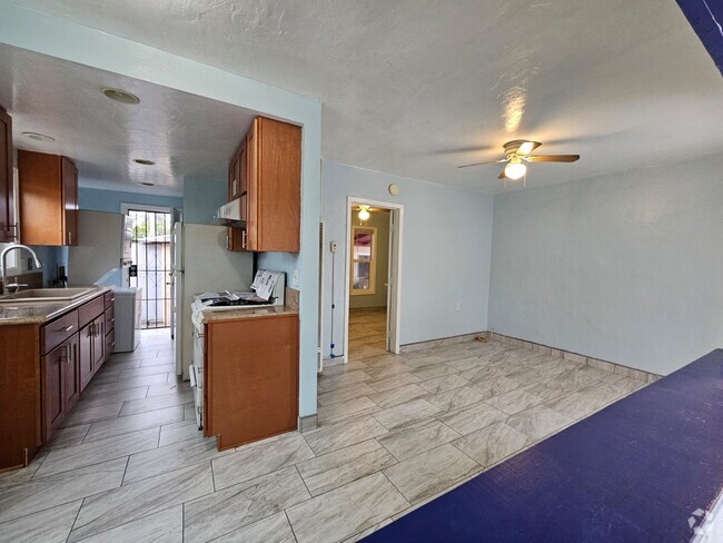Kitch_living room - 927 N Vista Way