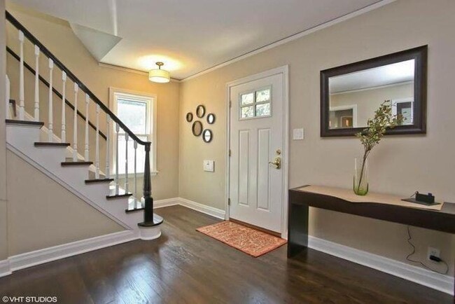 Building Photo - 908 E Hampton Rd