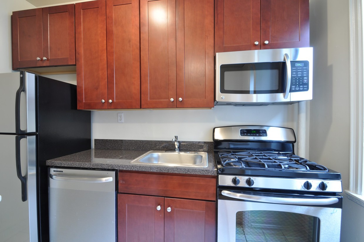 Building Photo - 1 Bedroom on Bainbridge Avenue