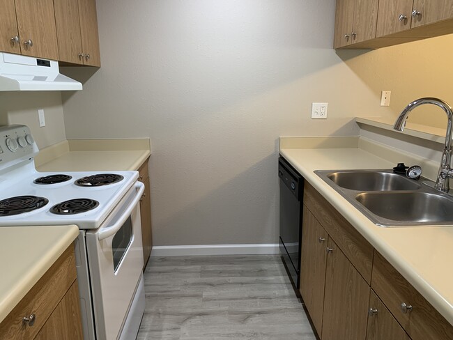 Kitchen 3 - Sandalwood Apartments