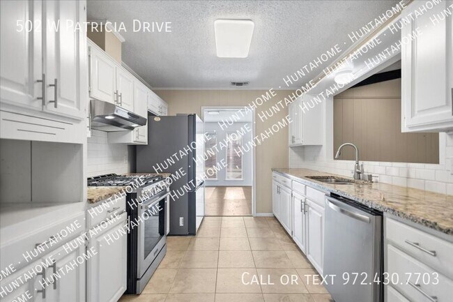 Building Photo - 502 W Patricia Dr