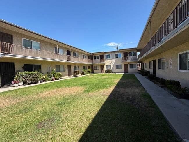 Building Photo - 2705