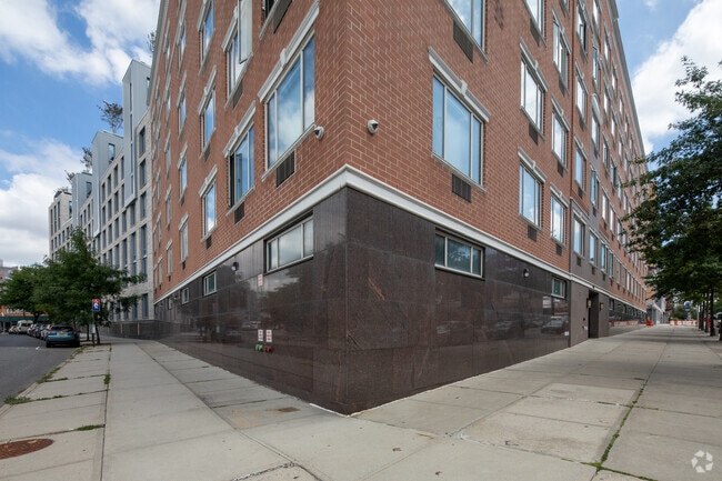 Building Photo - Hallets Cove