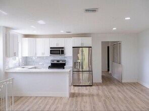 Building Photo - 1009 S Federal Hwy