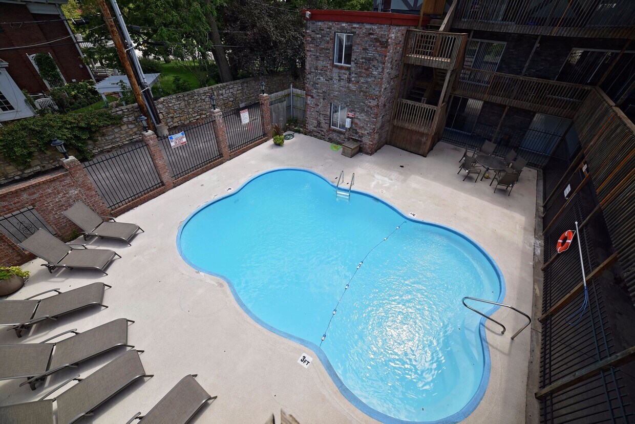 Harlow House 3745 Warwick Blvd/210 E 38t... Apartments 3745 Warwick