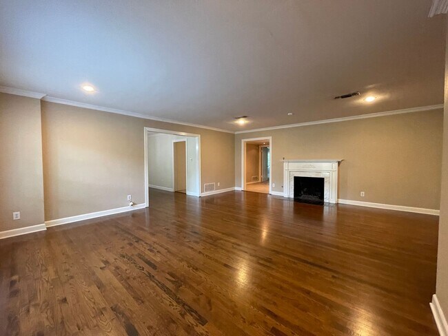 Foto del edificio - AVAILABLE NOW --3 BEDROOM 2 BATH HOME IN T...
