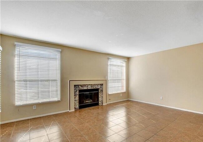 Foto del edificio - LIMITED TIME ONLY! $500 OFF SECOND MONTHS RENT! Inviting home with open layout in a prime Northwe...