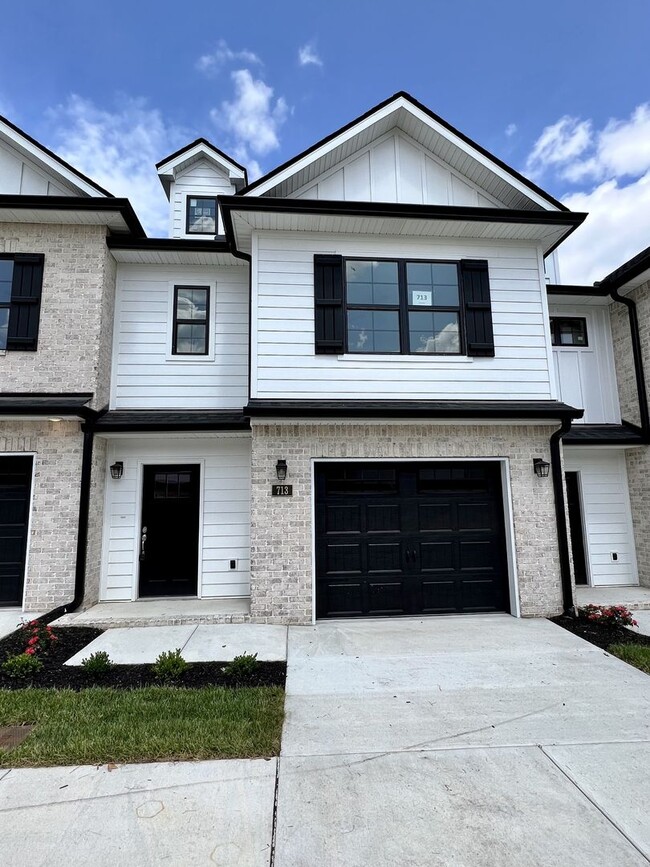 Building Photo - TOWNHOME ON WEST SIDE NEAR FIVE OAKS GOLF ...