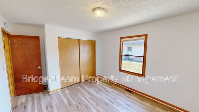 Foto del edificio - 214 Woodsview Dr