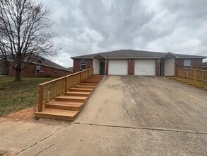 Building Photo - 228 Graystone Cir