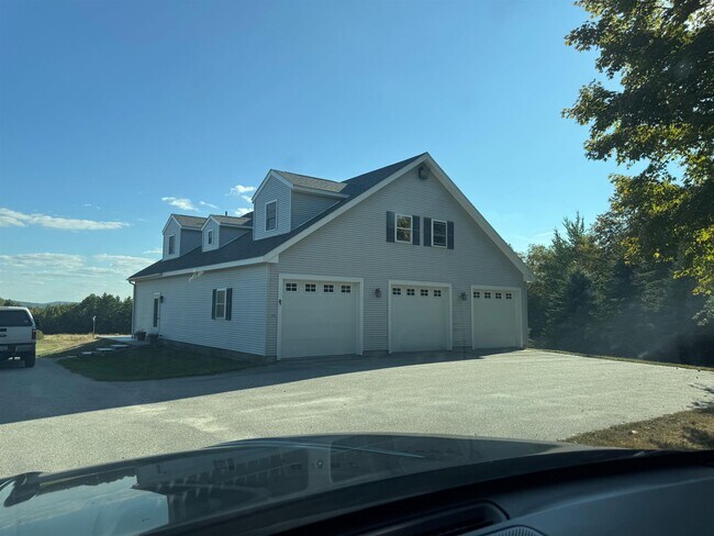 Foto del edificio - 670 Dodge Hollow Rd