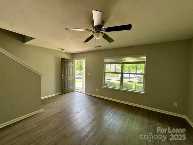 Foto del edificio - 2625 Cider Ridge Rd