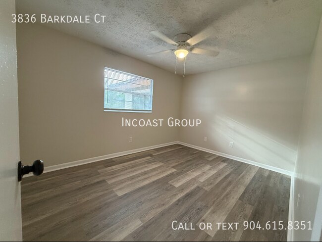Foto del edificio - 3836 Barkdale Ct