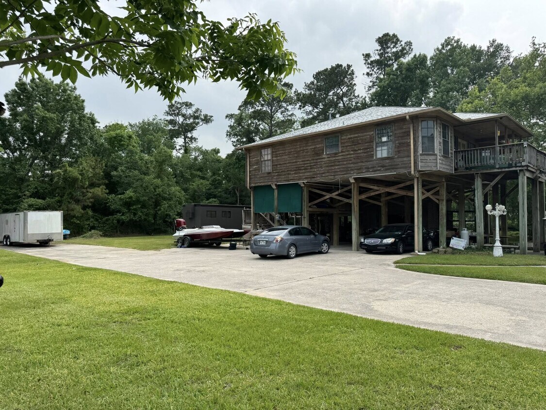 Building Photo - 19506 Rio Villa Dr