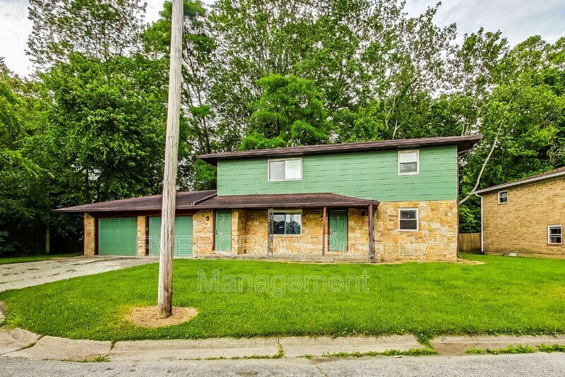 Primary Photo - 961 Valley View Dr