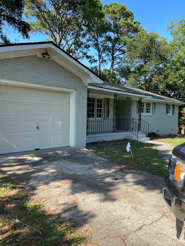 Primary Photo - 3 Bedroom 2 Bath House in Stiles Point - J...