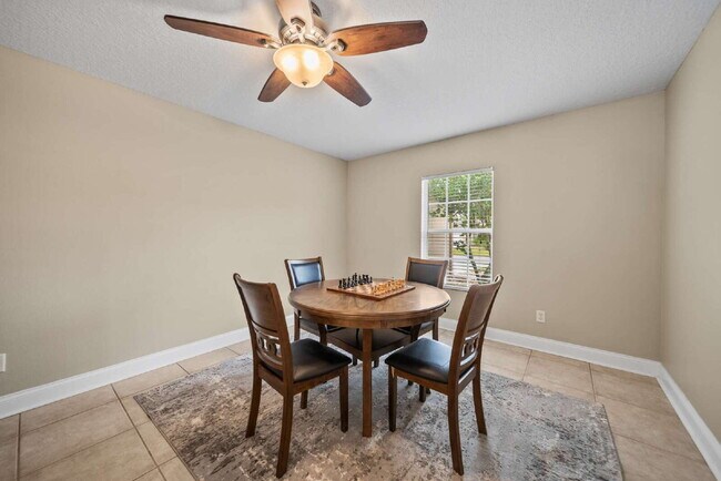 Foto del edificio - Luxurious Palm Coast Retreat: 4-Bed 3 Bath Pool Home