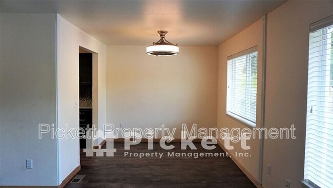 Building Photo - 1307 NW Slate Ln