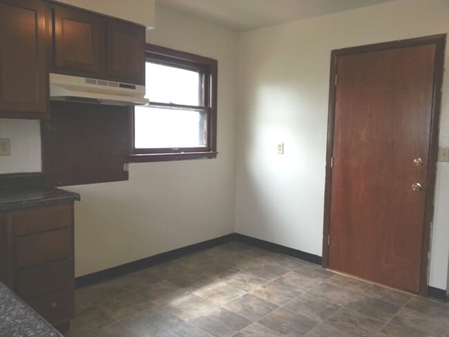 Building Photo - 5066-5068-5068 N 84th St