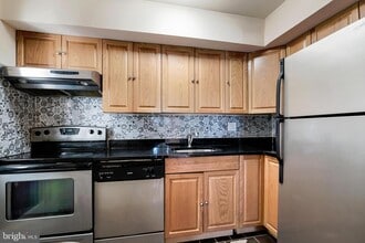 Building Photo - 2212 Fairmount Ave