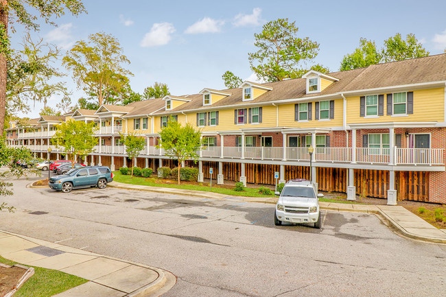 Building Photo - Pinecrest Greene