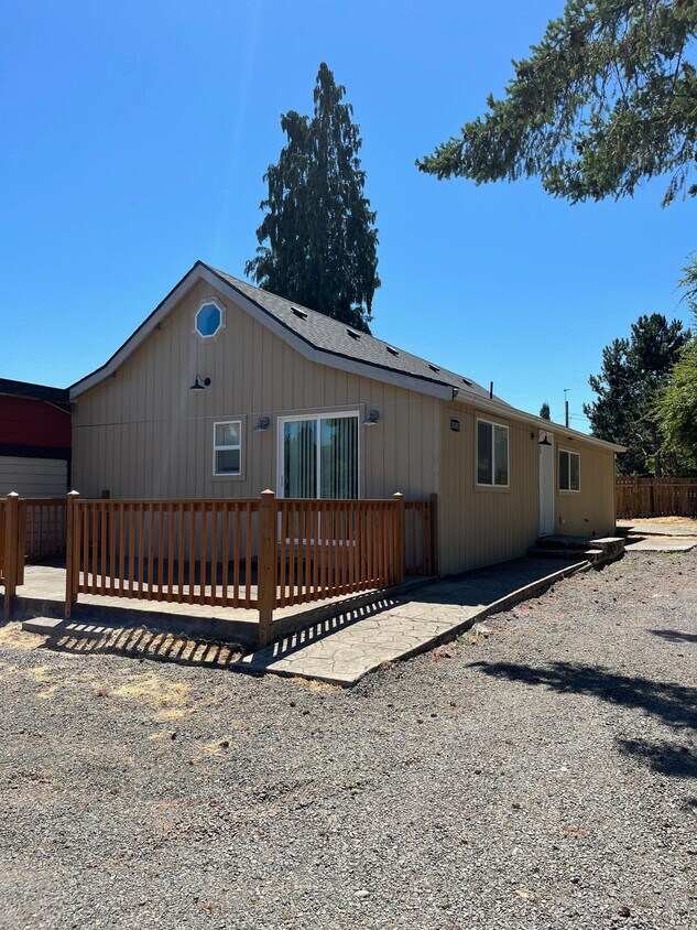 Primary Photo - 20487 S Hwy 99W